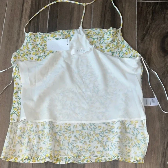 NWT ASTR The Label Cowl Neck
Tank Top Lemon Drop Print Sz Medium 🍋Summer🍋 - Picture 15 of 16